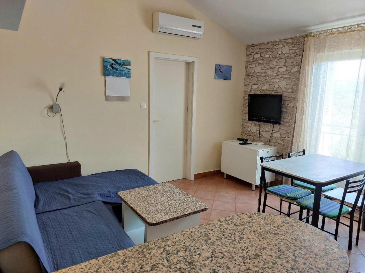 Holiday Apartment *